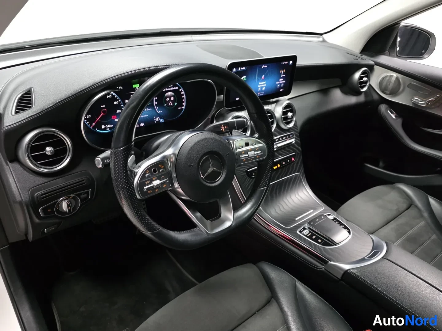 White Mercedes-Benz GLC 2021, detail, photo 8