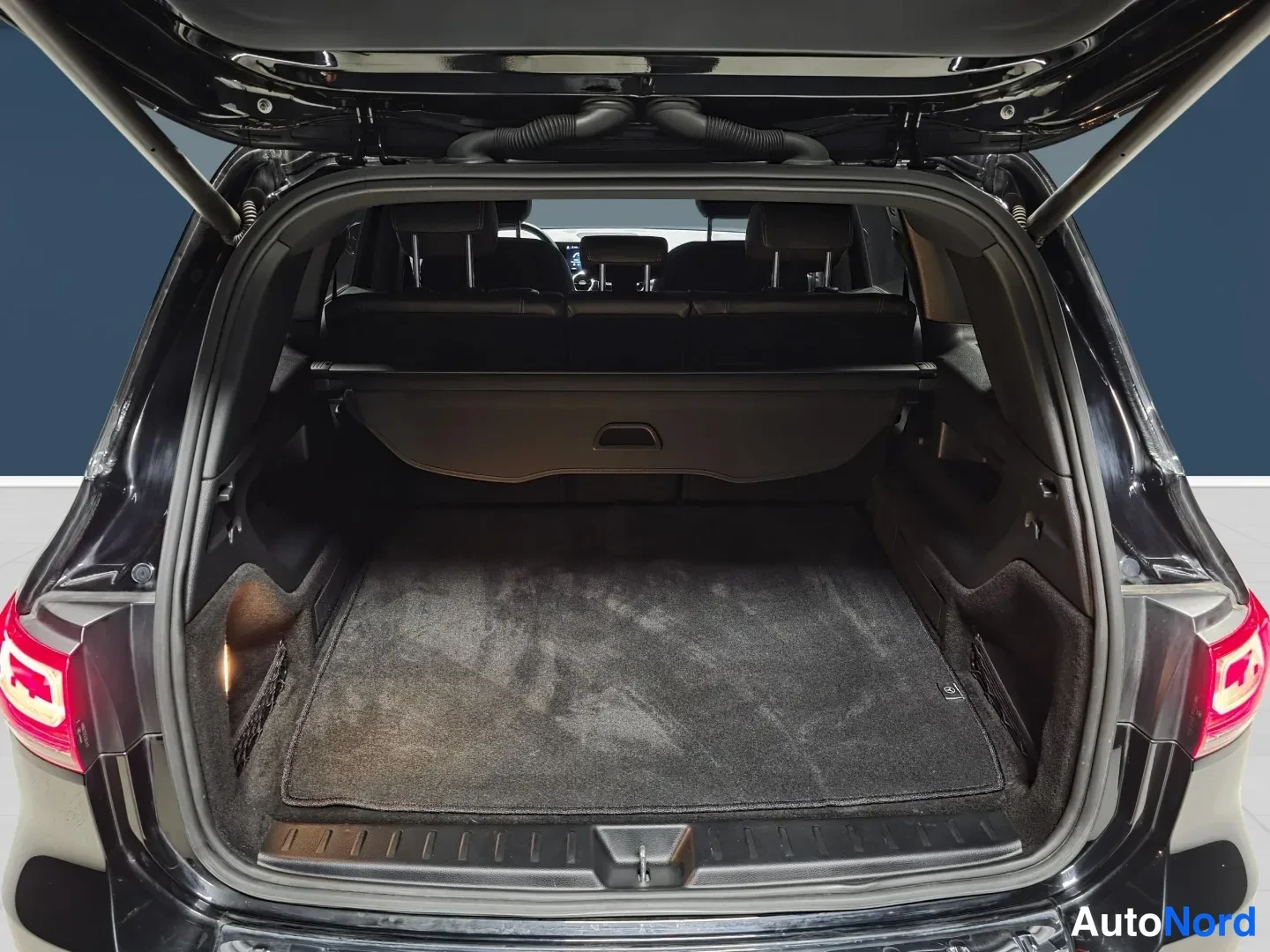 Black Mercedes-Benz GLB 2021, photo 15