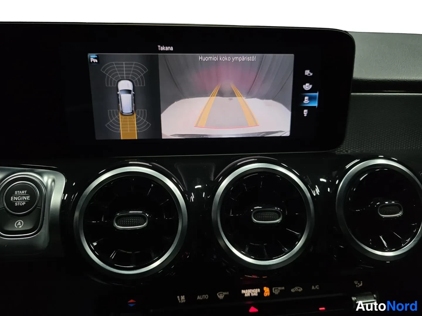 Black Mercedes-Benz GLB 2021, photo 11