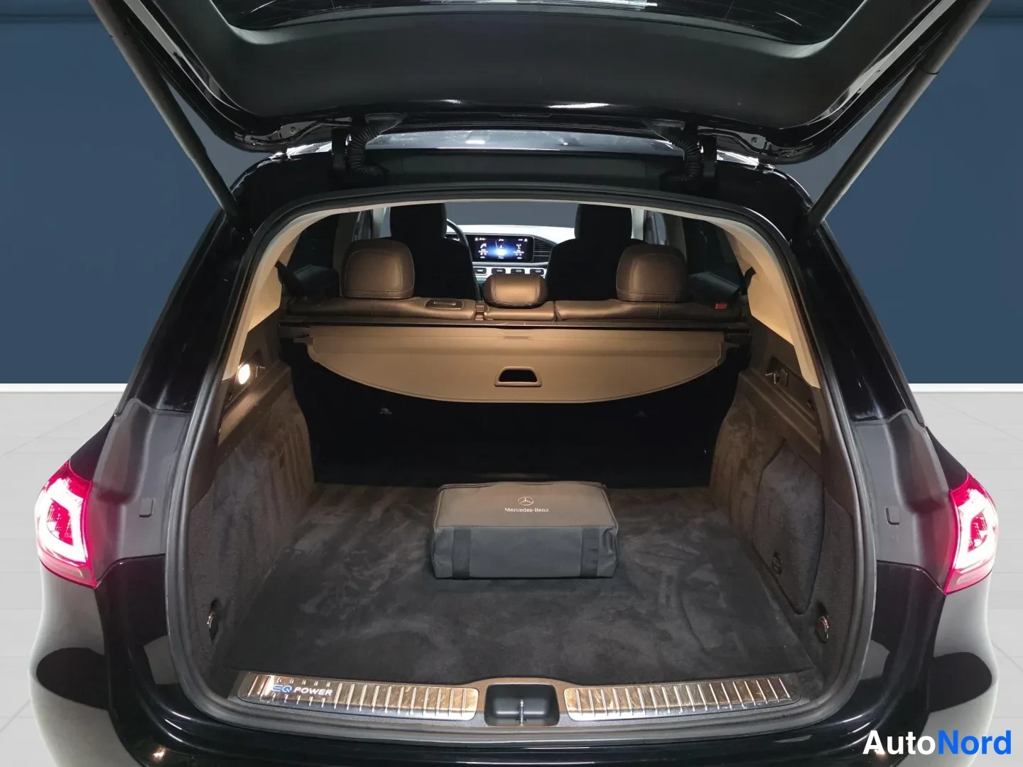 Musta Mercedes-Benz GLE 2020, takaa, kuva 7