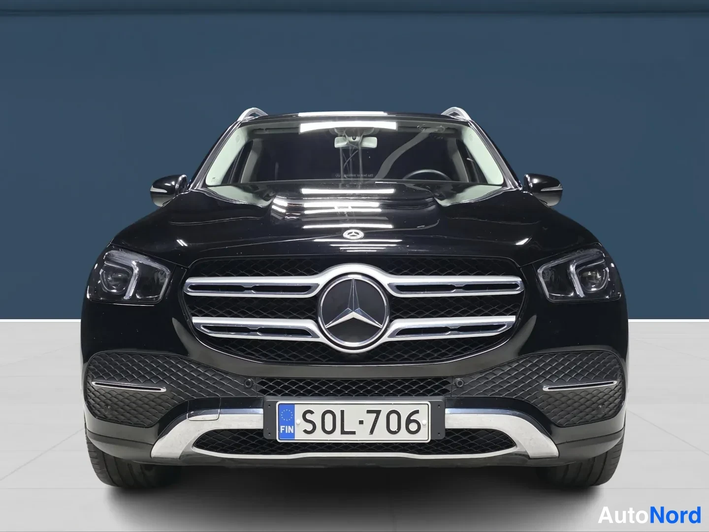 Musta Mercedes-Benz GLE 2020, edestä, kuva 3