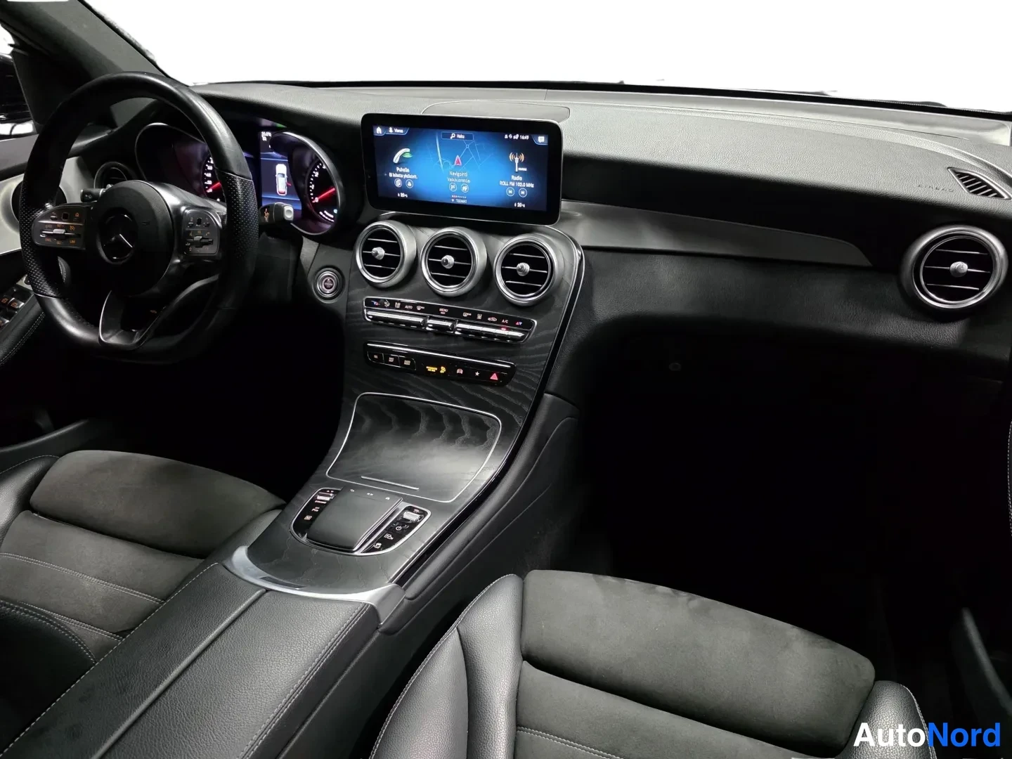 Black Mercedes-Benz GLC 2022, photo 17