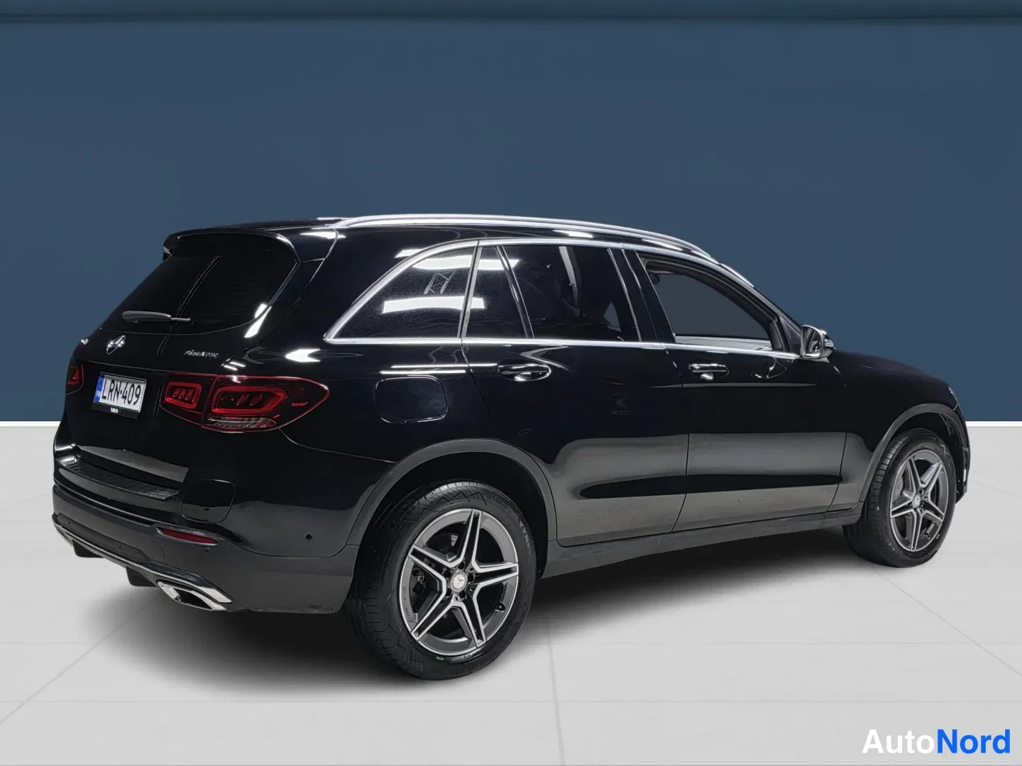 Black Mercedes-Benz GLC 2022, rear three-quarter, photo 4
