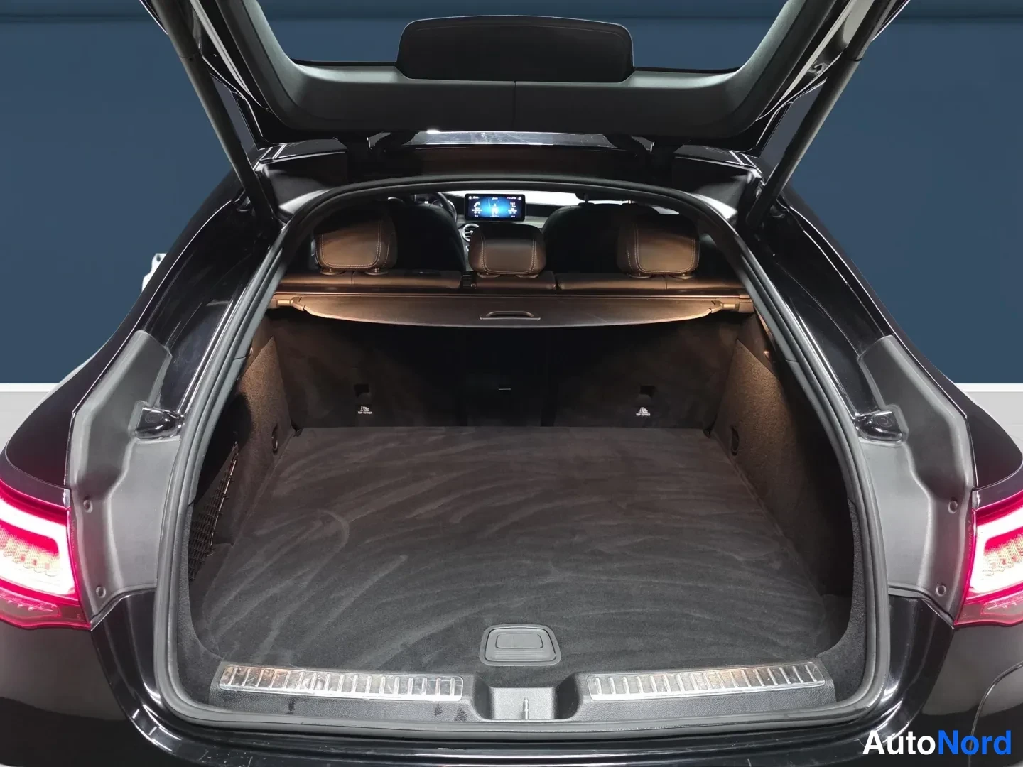 Black Mercedes-Benz GLC 2021, photo 11