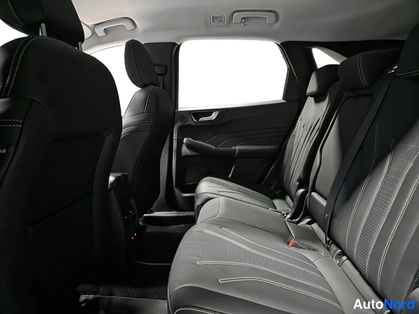 Red Ford Kuga 2022, photo 10