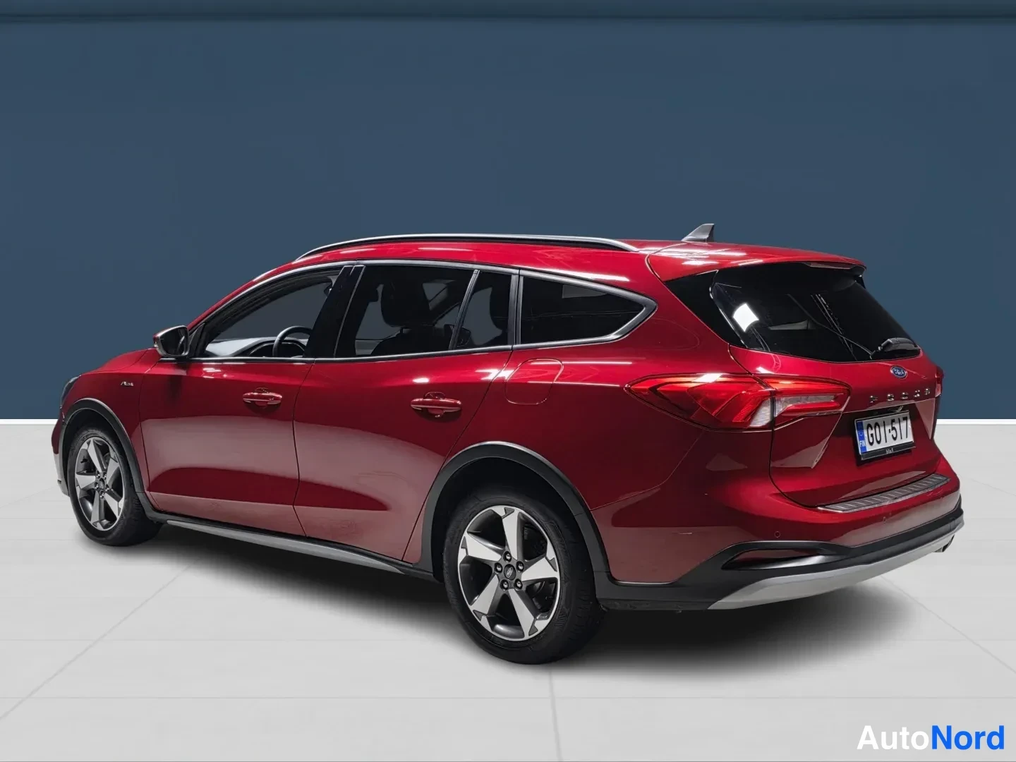 Red Ford Focus 2020, rear three-quarter, photo 5