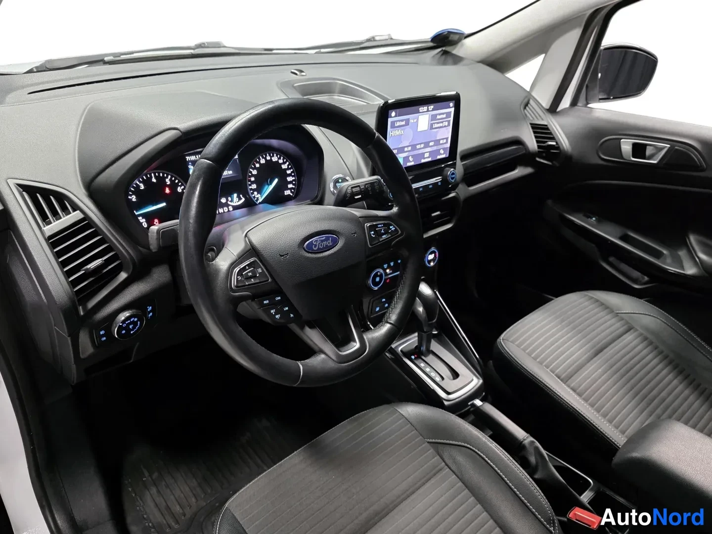 Valkoinen Ford EcoSport 2019, ohjaamo, kuva 9