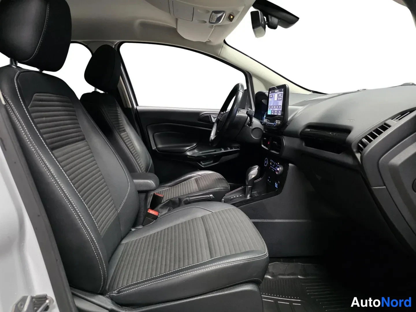 Valkoinen Ford EcoSport 2019, ohjaamo, kuva 8