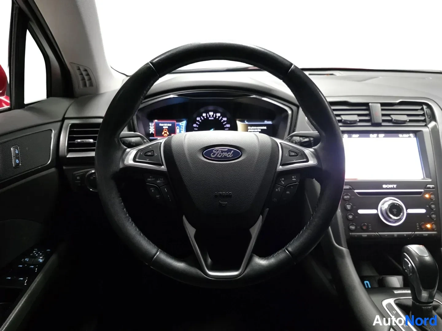 Red Ford Mondeo 2019, photo 12