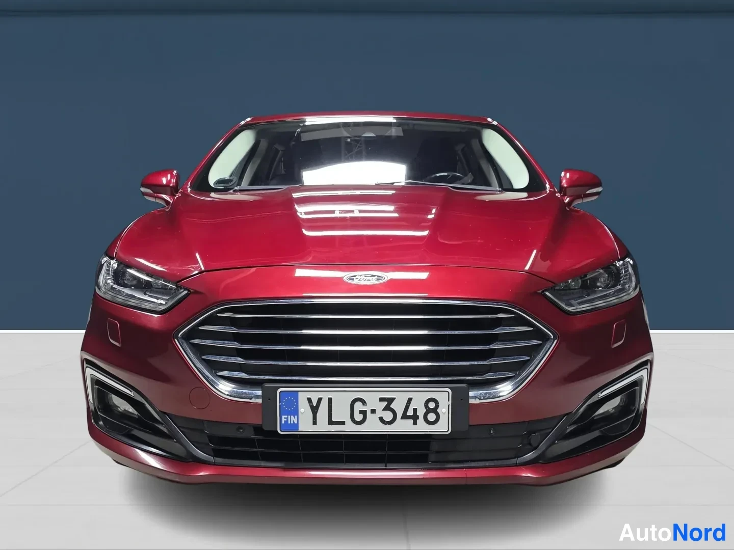 Red Ford Mondeo 2019, front, photo 3