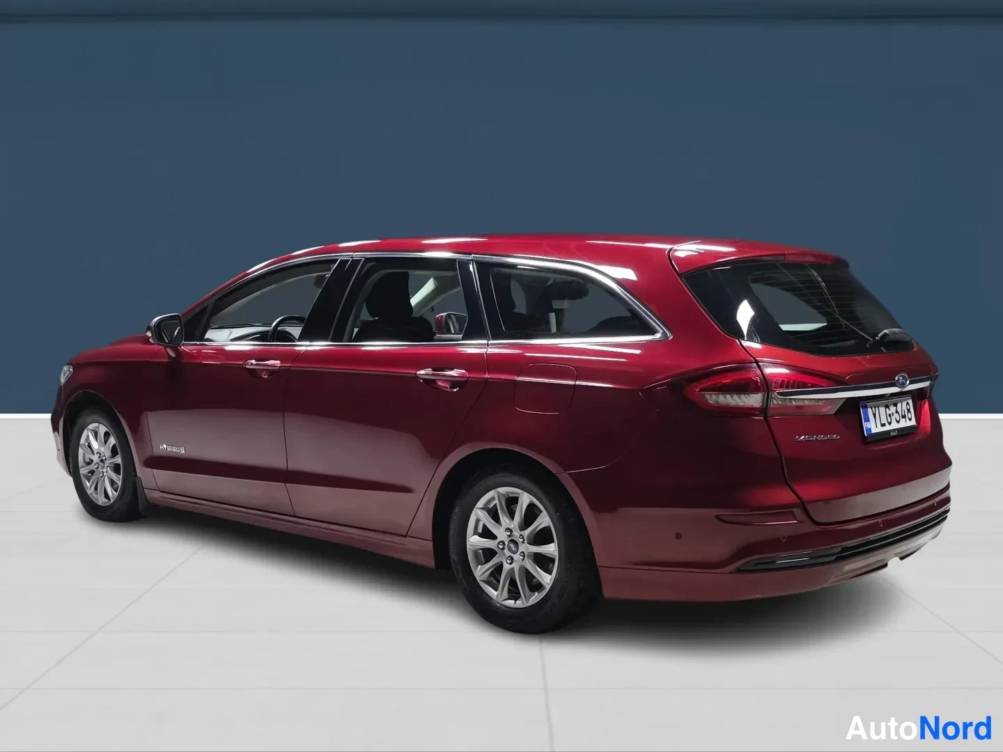Red Ford Mondeo 2019, rear three-quarter, photo 5