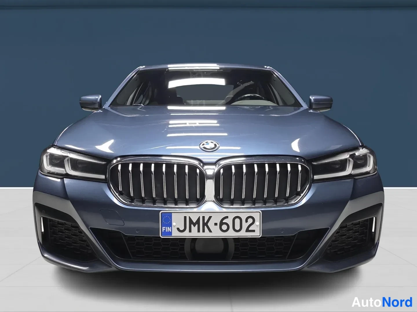 Blue BMW 545 2022, photo 3