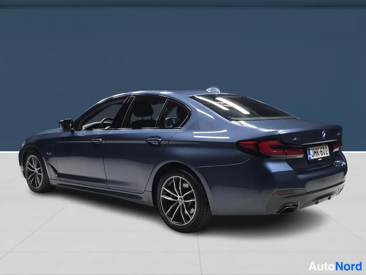Blue BMW 545 2022, photo 5