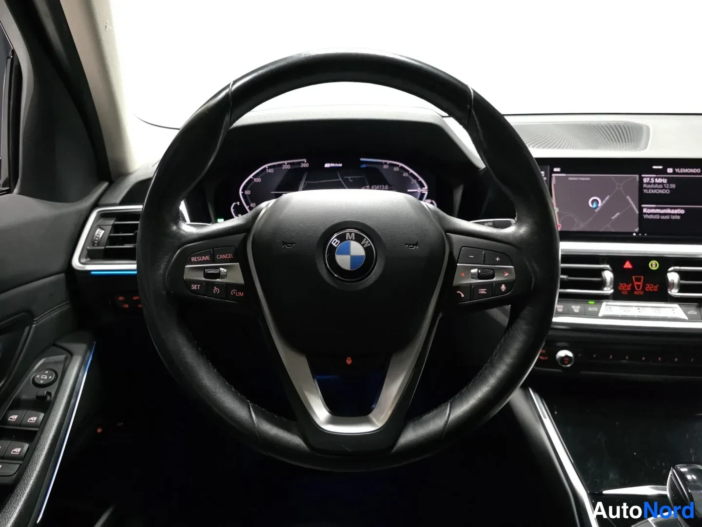 White BMW 330 2021, photo 11