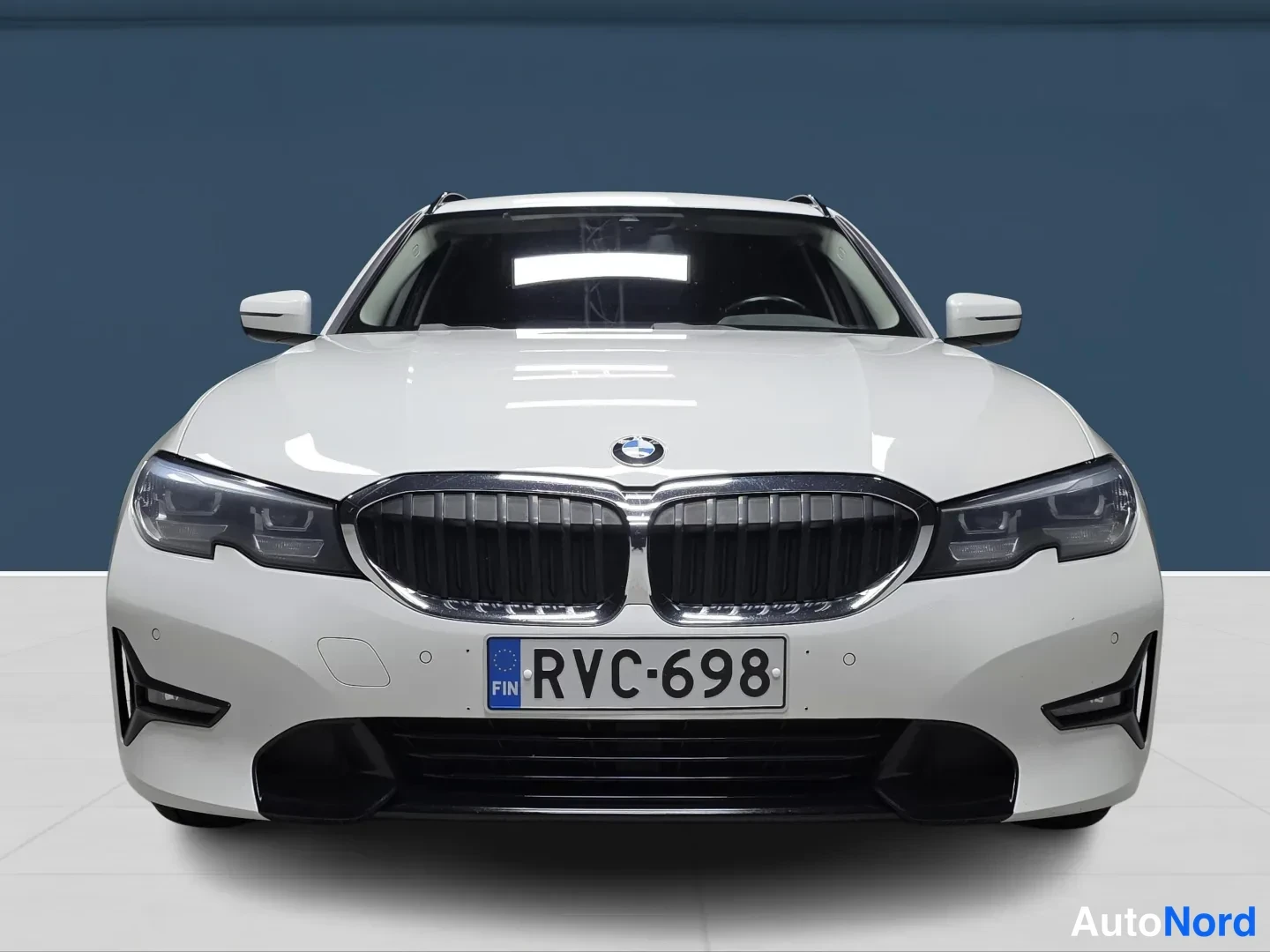 White BMW 330 2021, photo 3