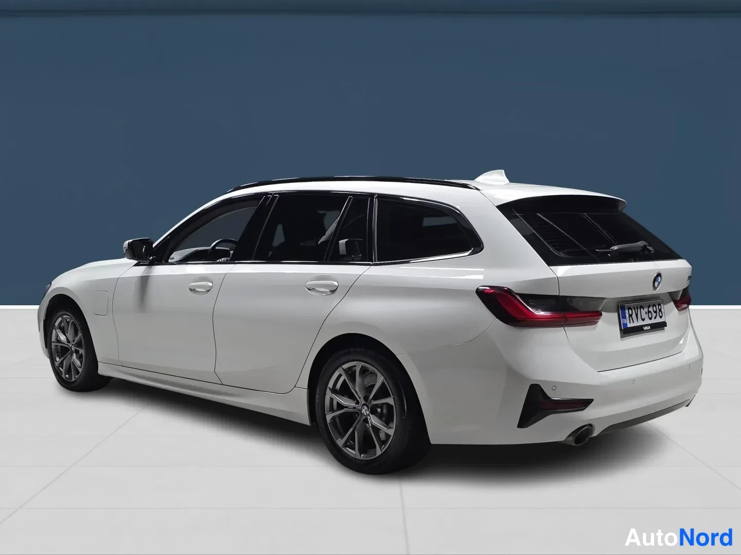 White BMW 330 2021, photo 5
