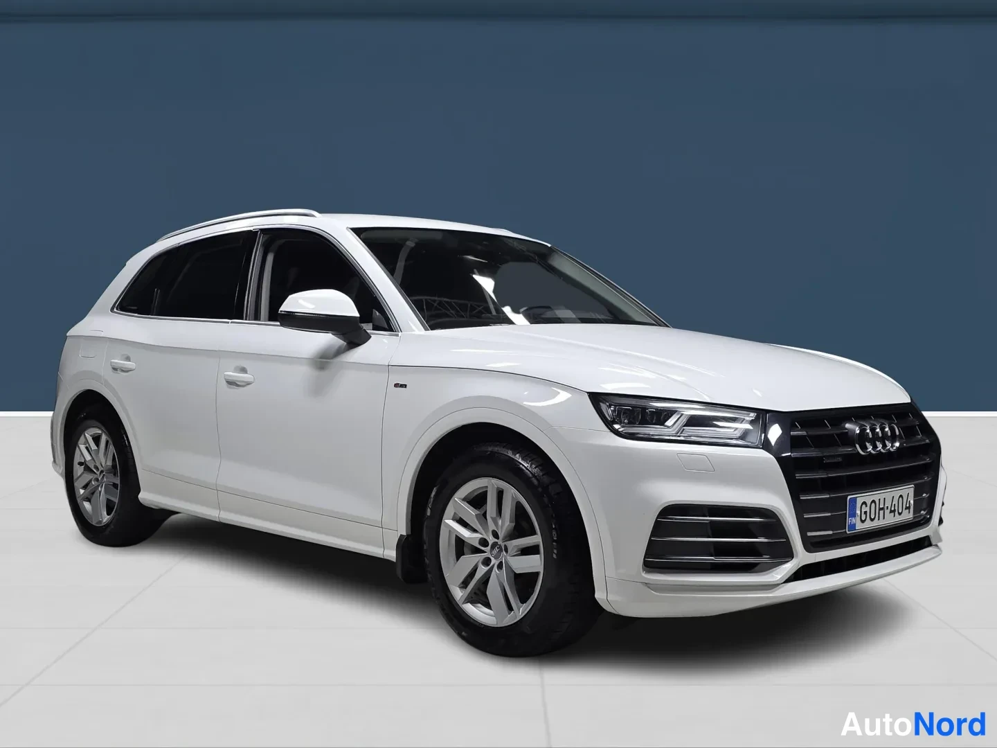 White Audi Q5 2020, photo 2
