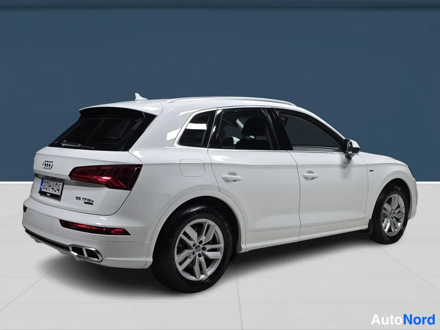 White Audi Q5 2020, photo 4