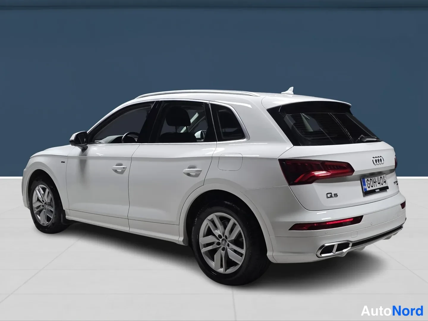 White Audi Q5 2020, photo 5