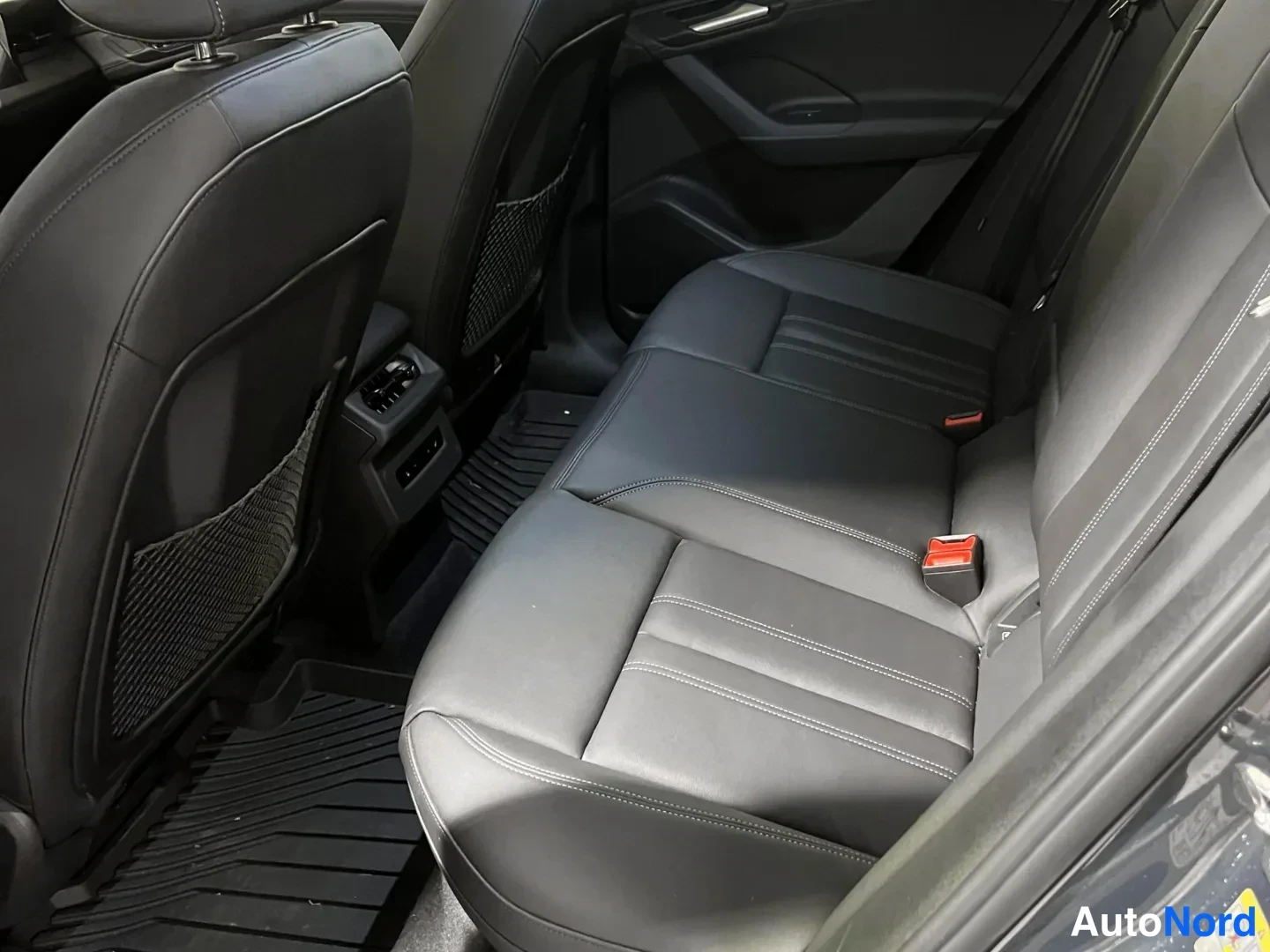 Sininen Audi Q6 e-tron 2025, kuva 18