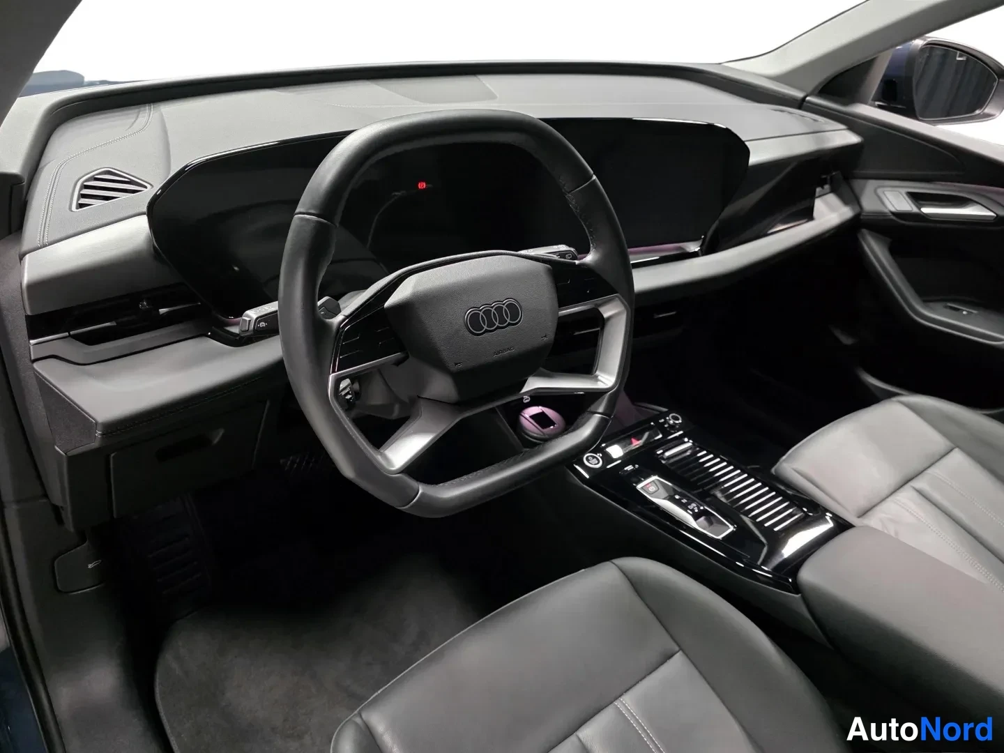 Sininen Audi Q6 e-tron 2025, kuva 9