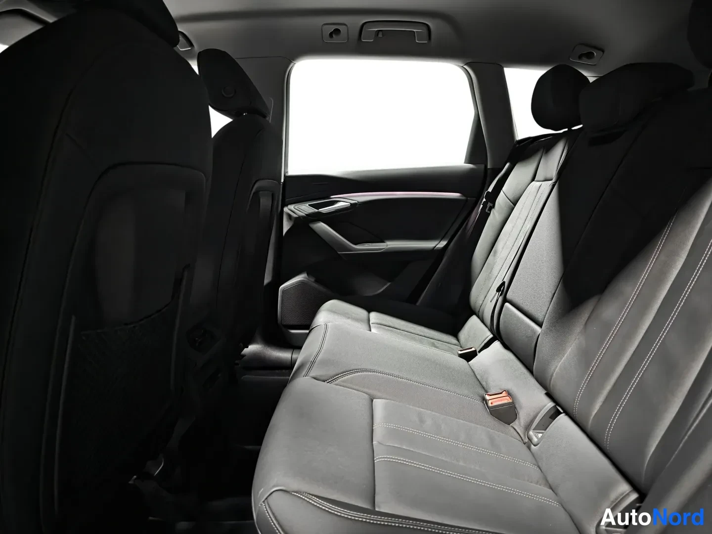 Sininen Audi Q6 e-tron 2025, kuva 10