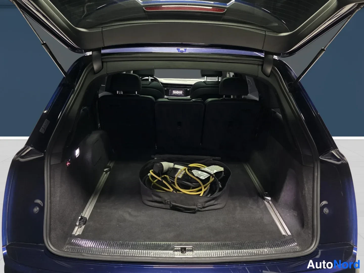 Blue Audi Q7 2020, photo 11