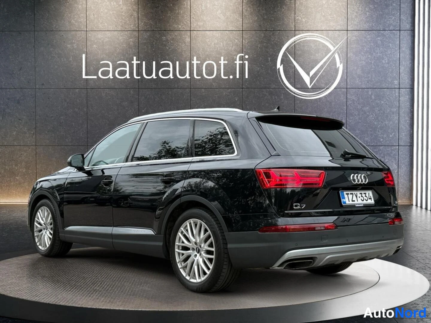 Musta Audi Q7 2016, takaviisto, kuva 7