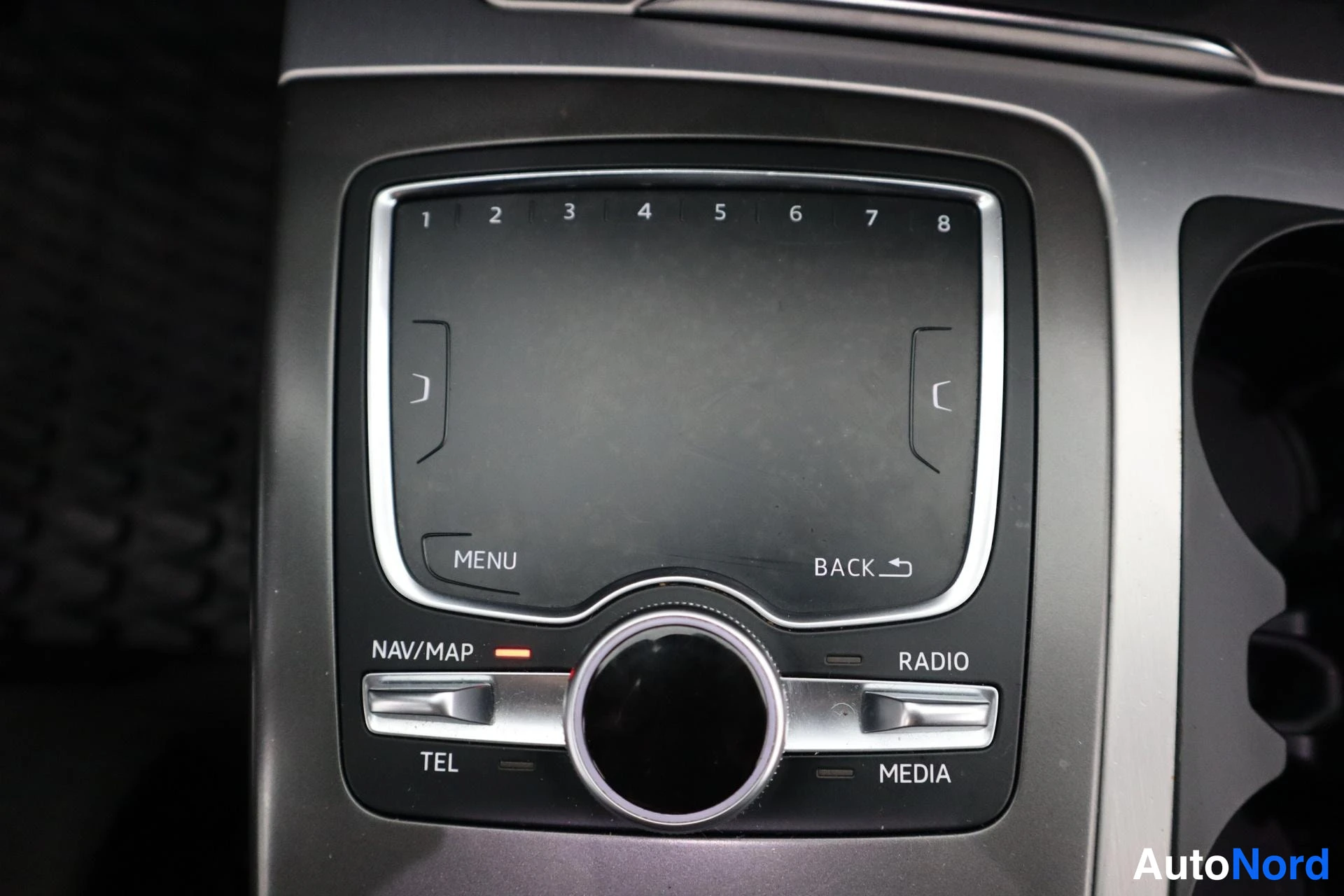 Musta Audi Q7 2016, kuva 24