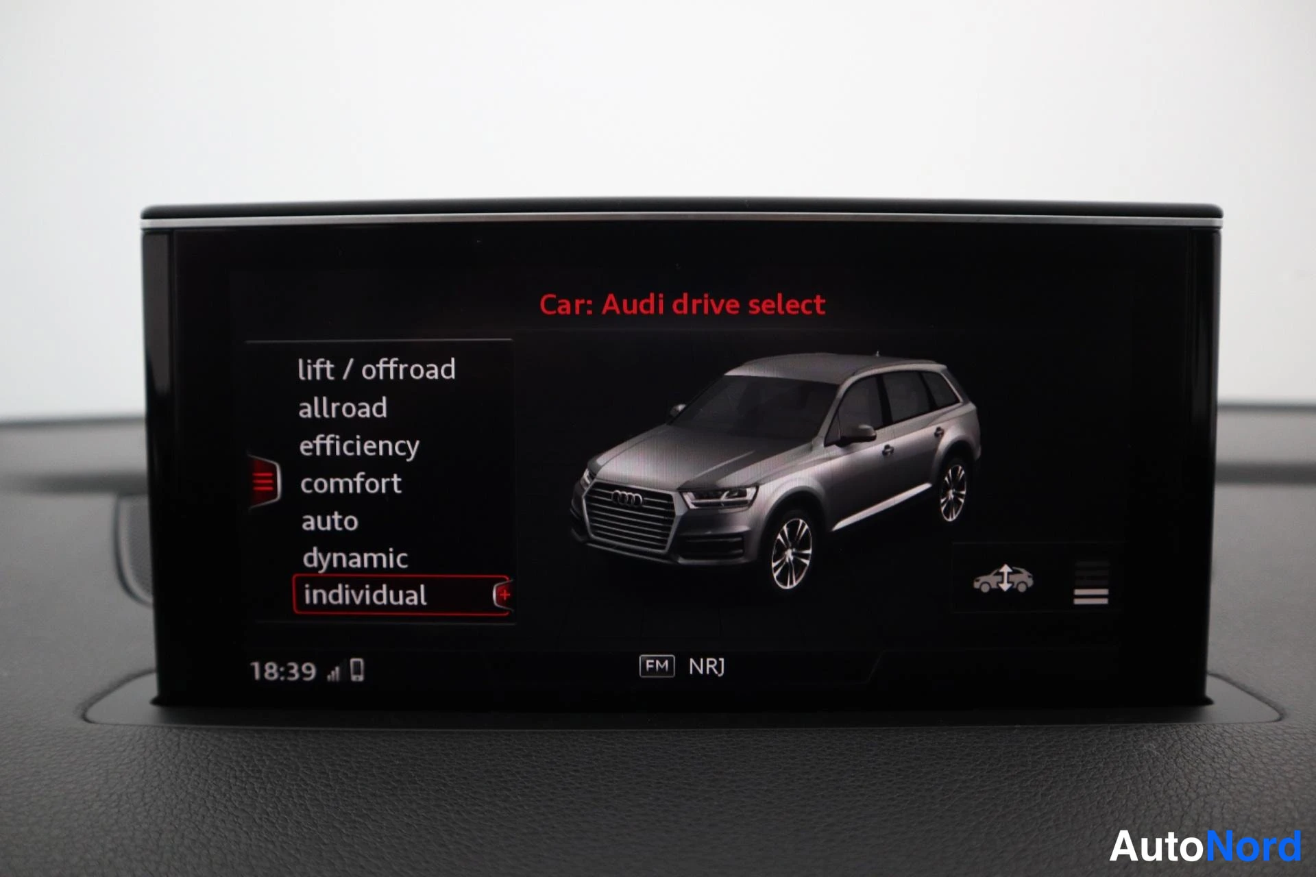 Musta Audi Q7 2016, kuva 31