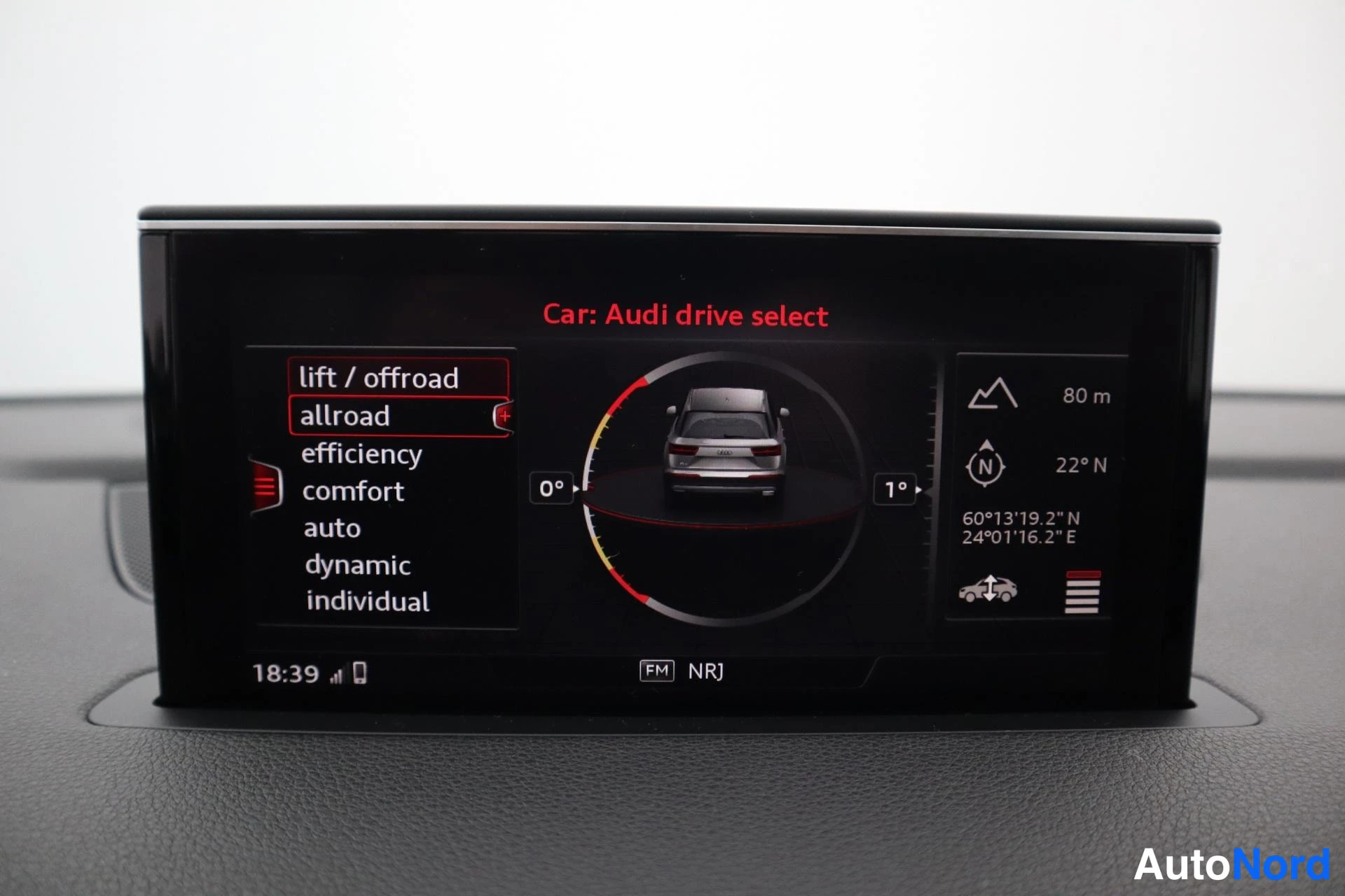 Musta Audi Q7 2016, kuva 32