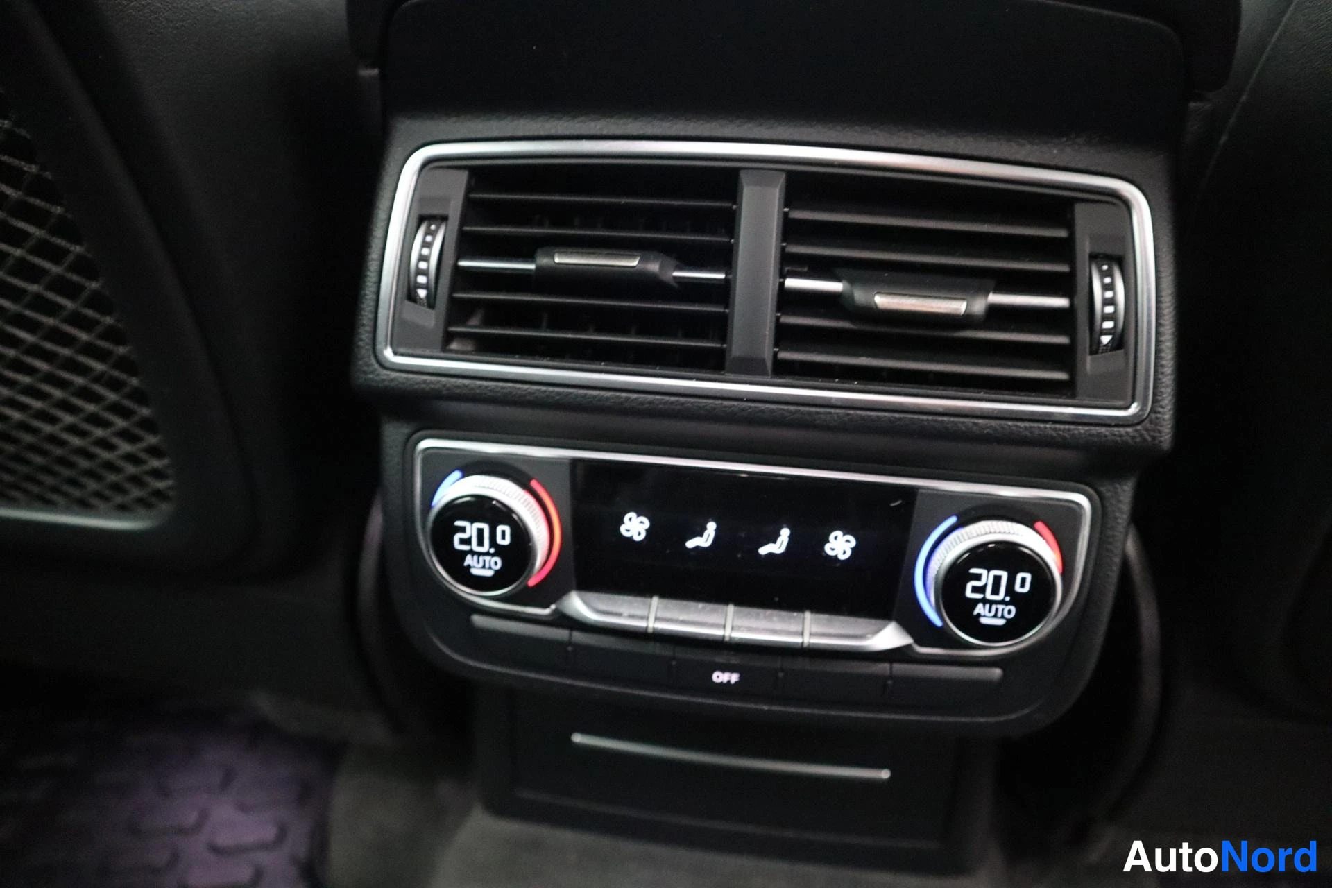 Musta Audi Q7 2016, kuva 33