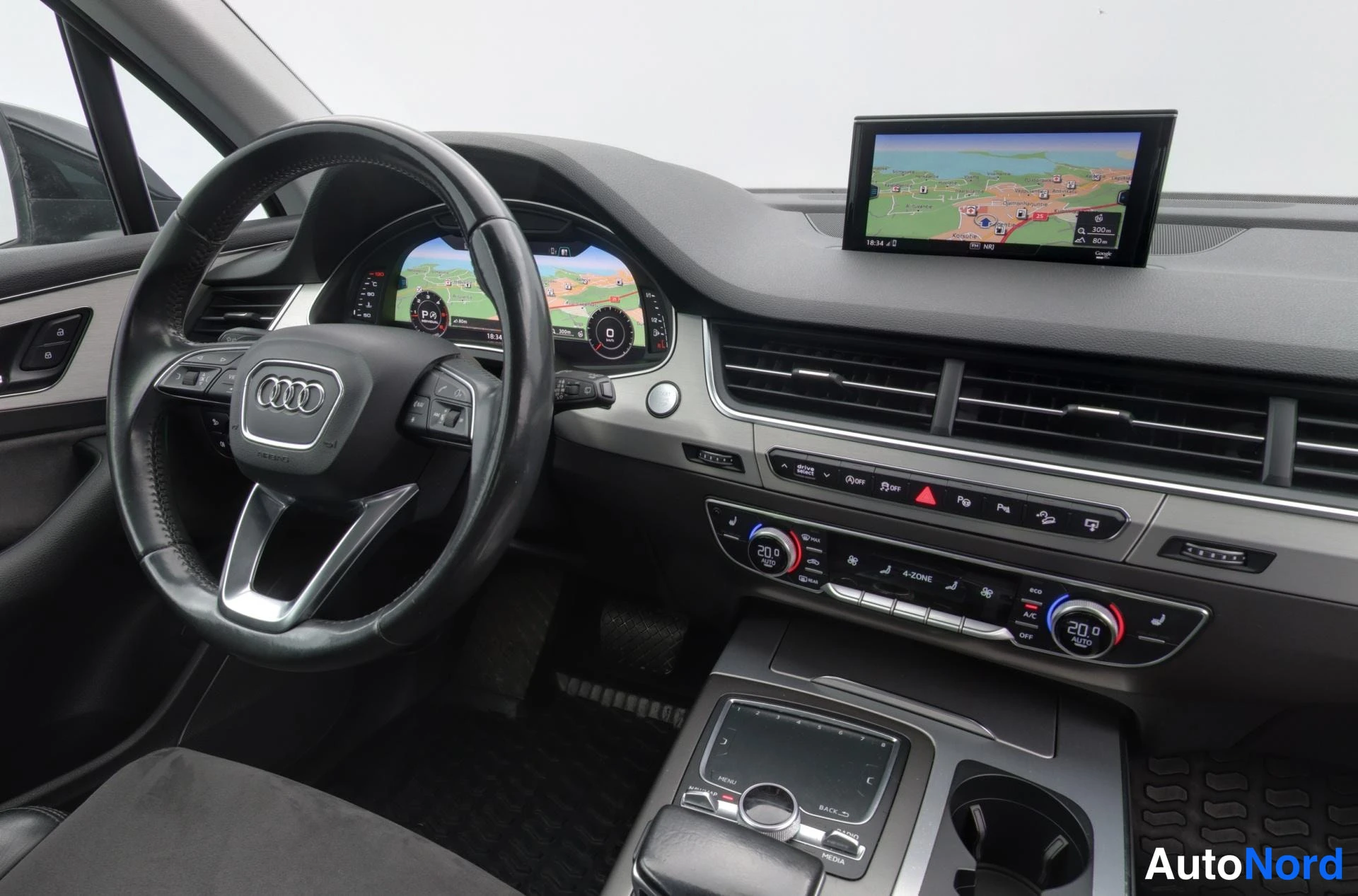 Musta Audi Q7 2016, yksityiskohta, kuva 12