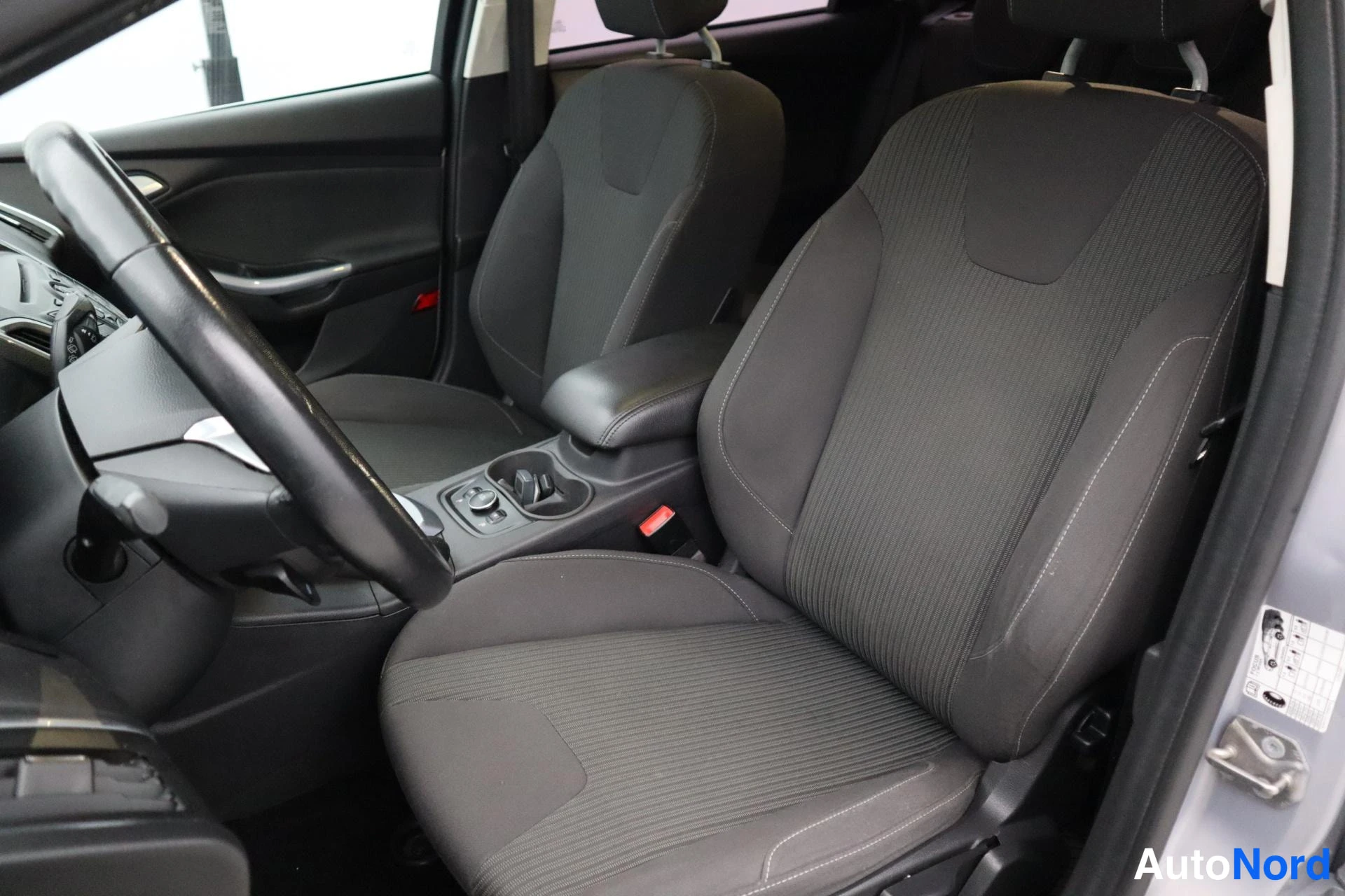 Harmaa Ford Focus 2013, kuva 10