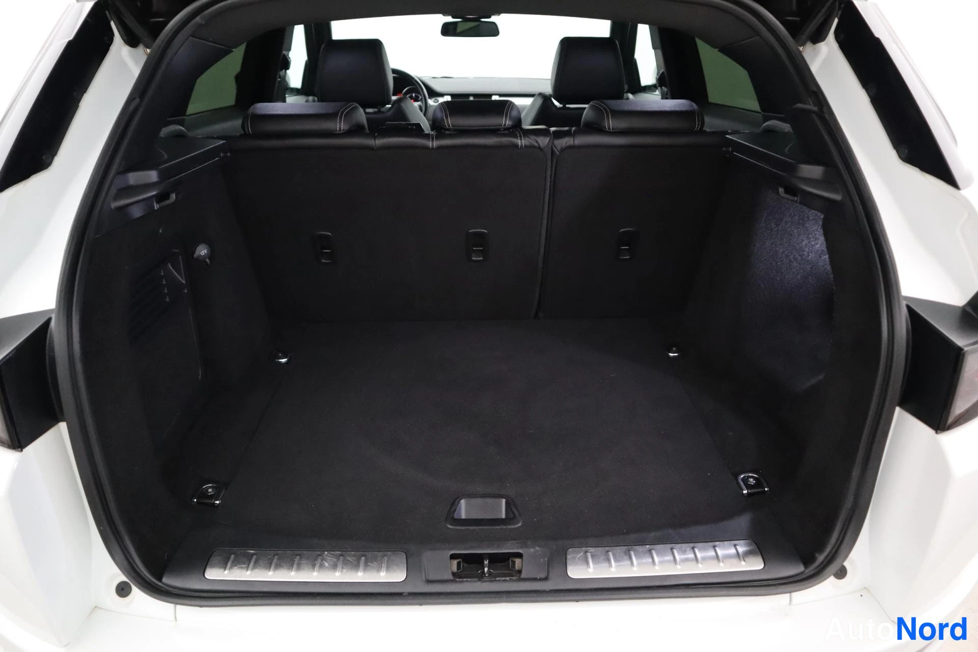 Valkoinen Land Rover Range Rover Evoque 2014, takaa, kuva 8