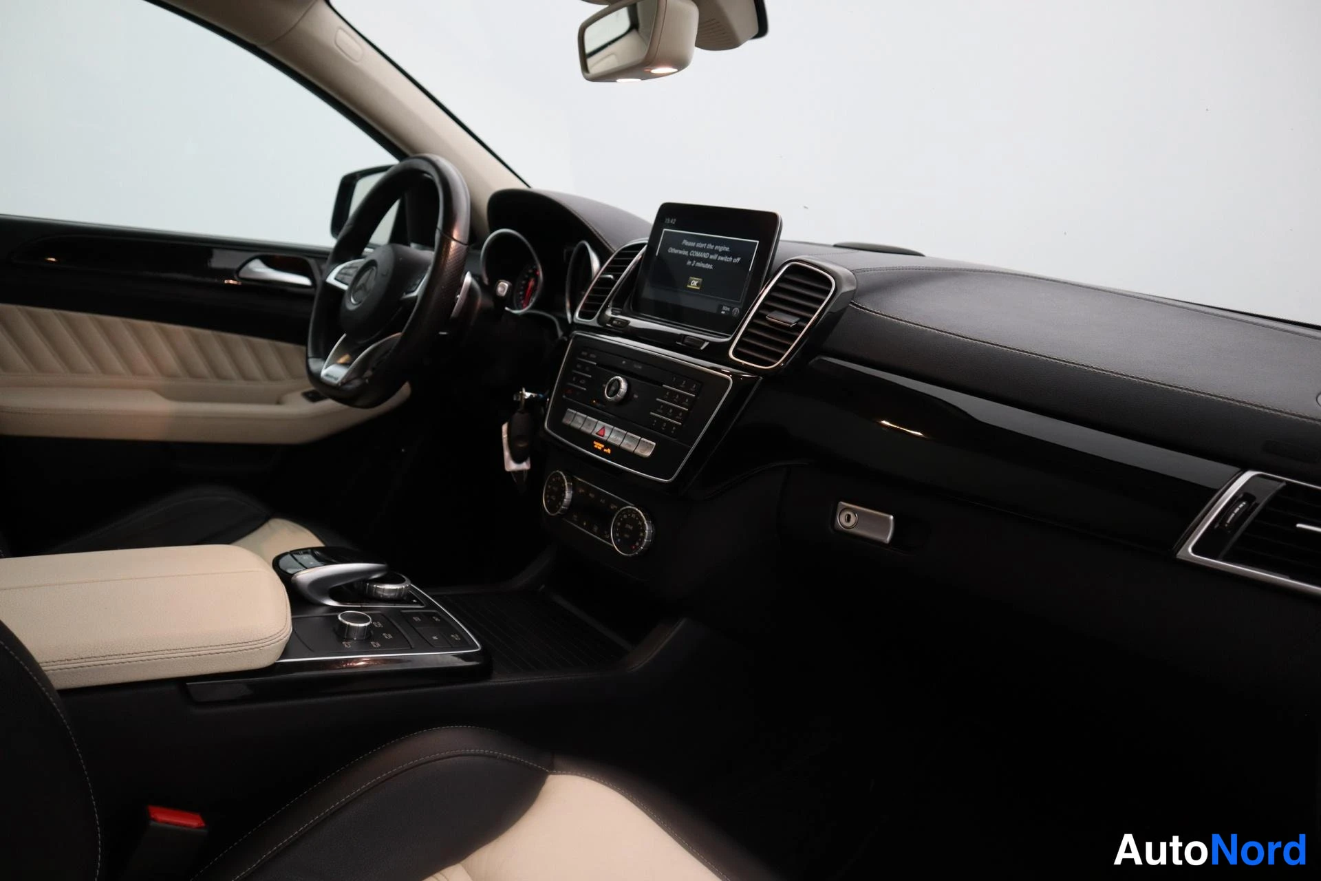 Valkoinen Mercedes-Benz GLE 43 2015, kuva 14