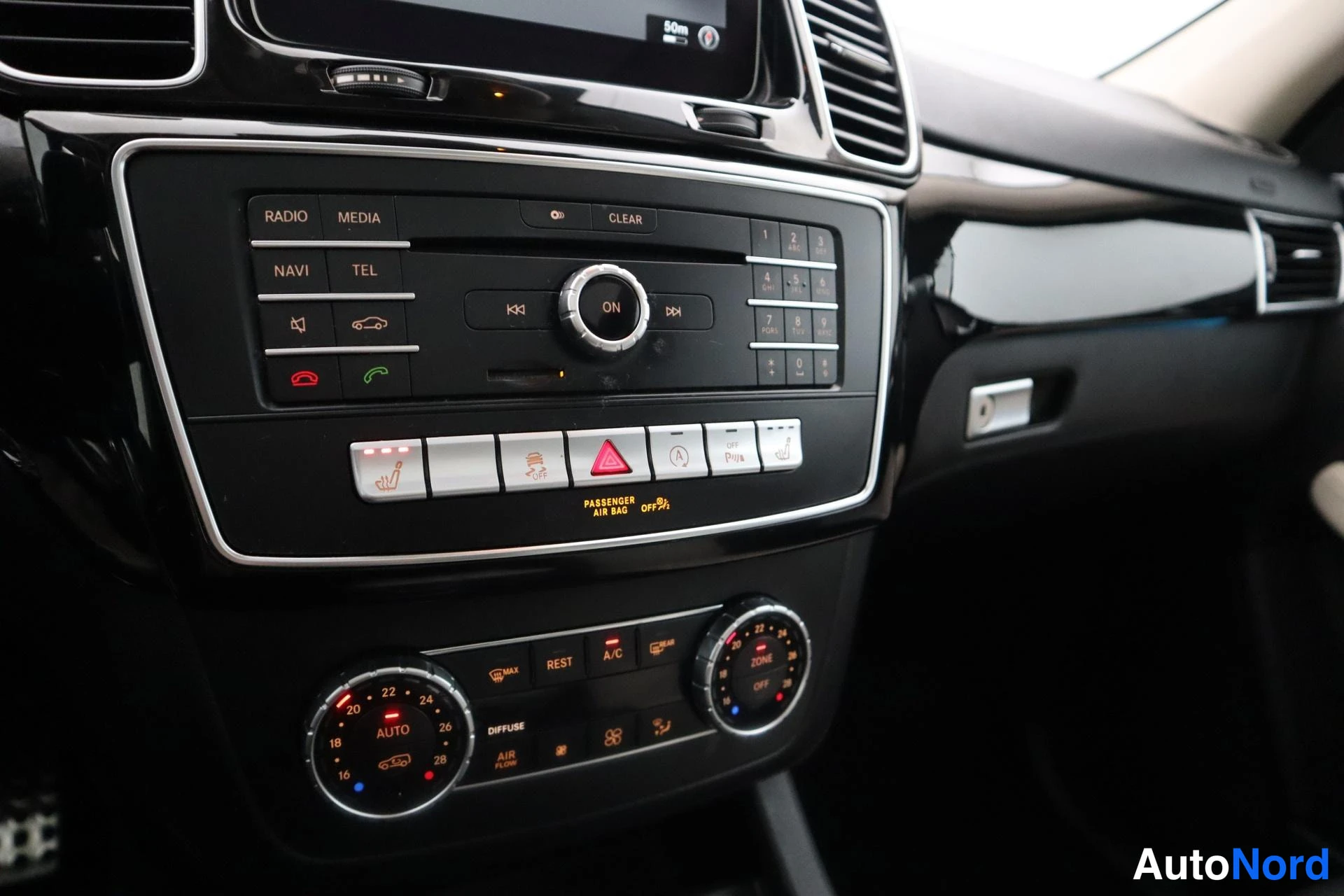 Valkoinen Mercedes-Benz GLE 43 2015, kuva 23