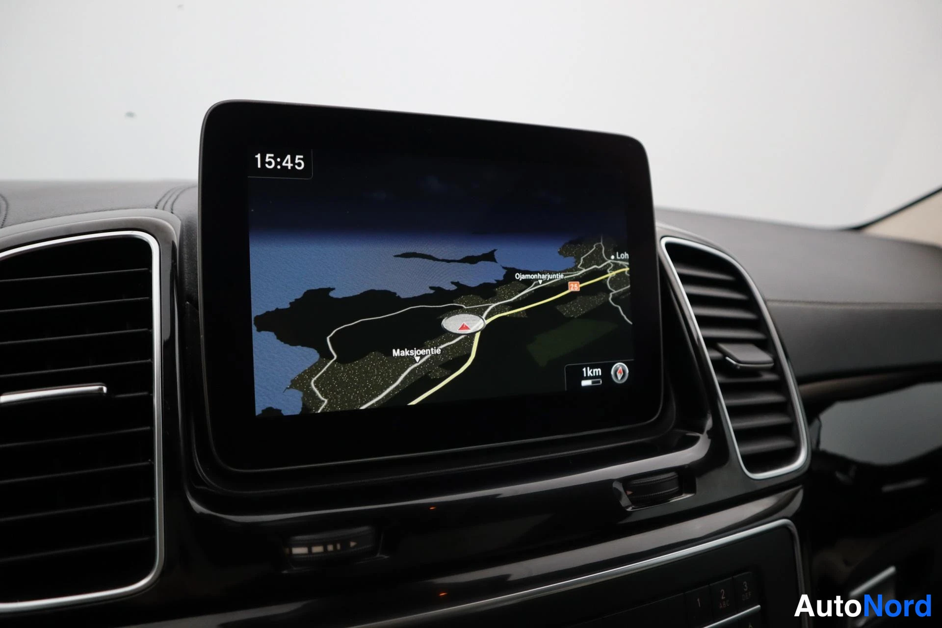Valkoinen Mercedes-Benz GLE 43 2015, kuva 24