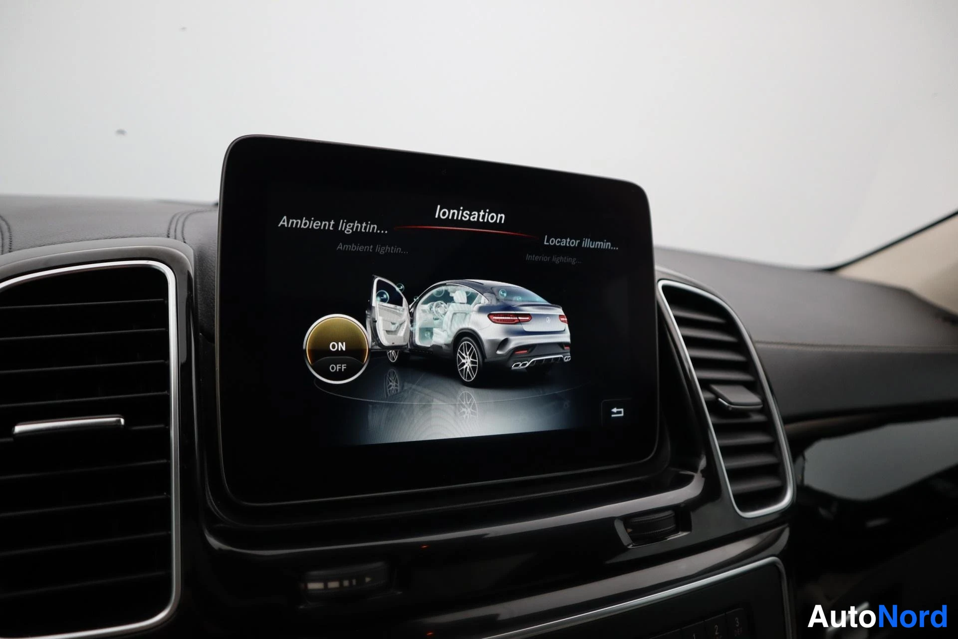 Valkoinen Mercedes-Benz GLE 43 2015, kuva 30