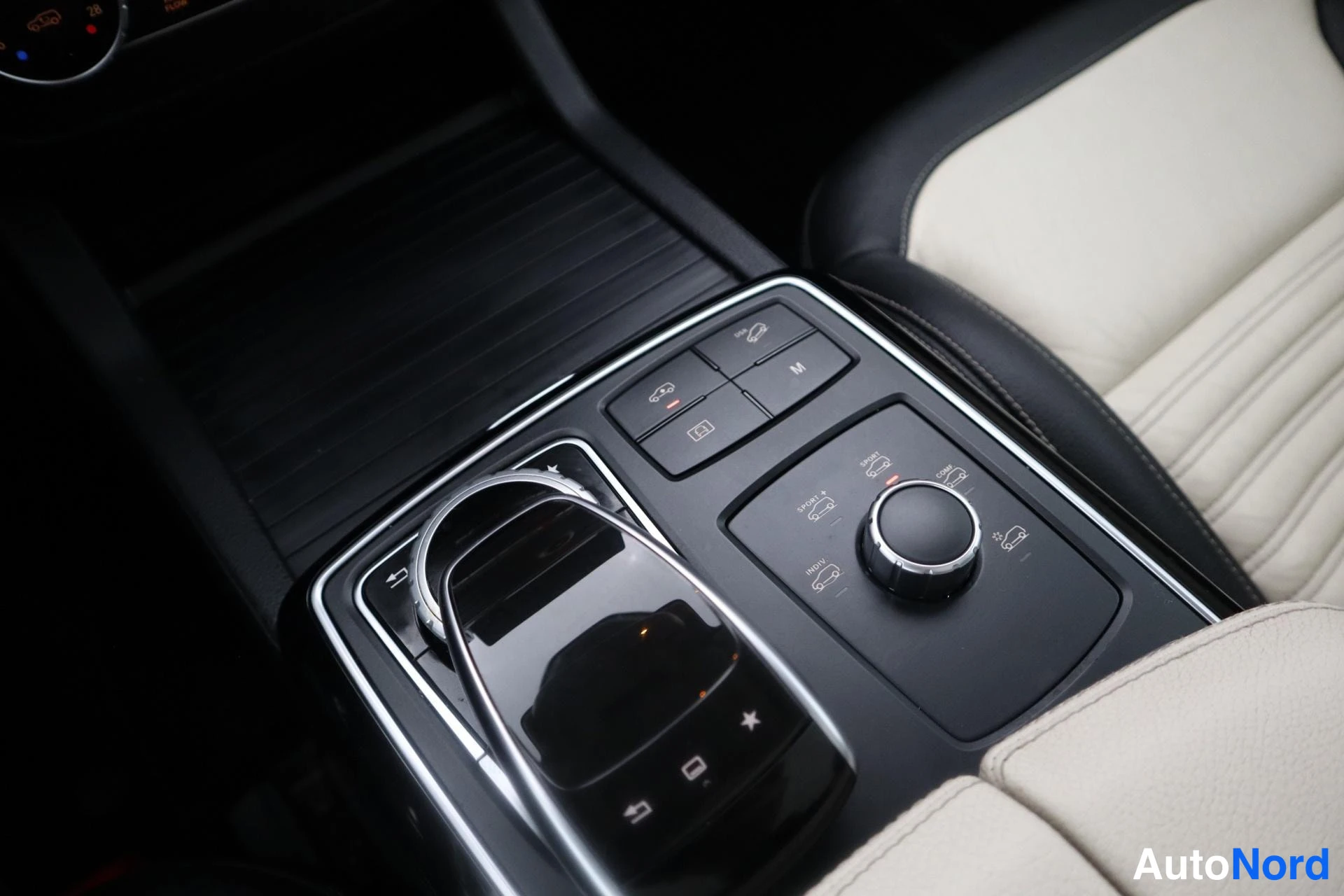 Valkoinen Mercedes-Benz GLE 43 2015, kuva 31