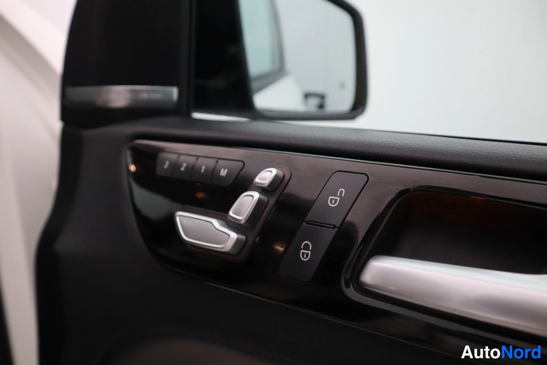 Valkoinen Mercedes-Benz GLE 43 2015, kuva 32