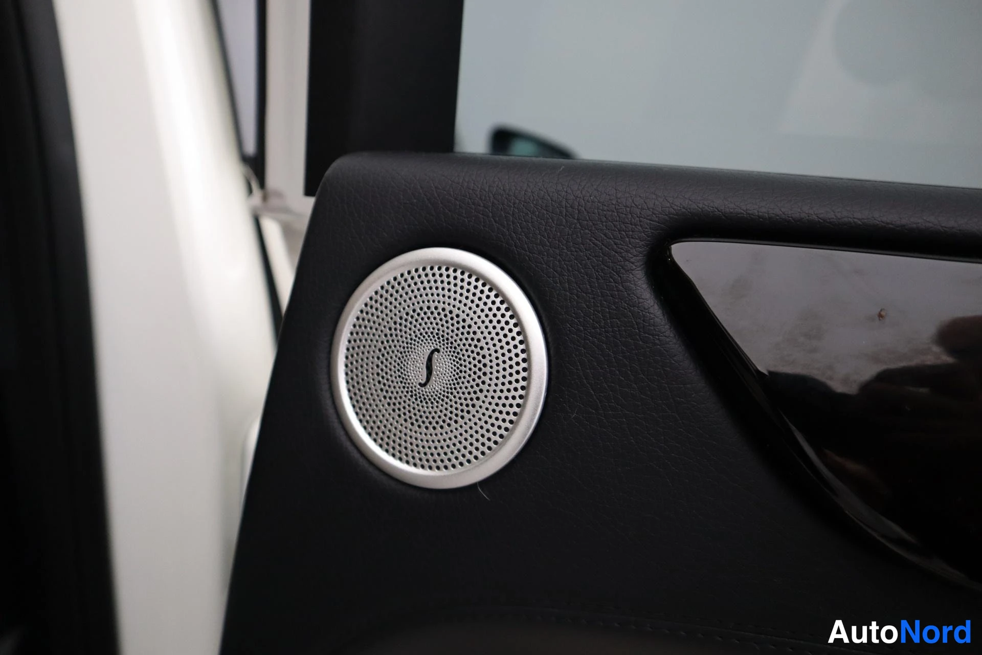 Valkoinen Mercedes-Benz GLE 43 2015, kuva 35