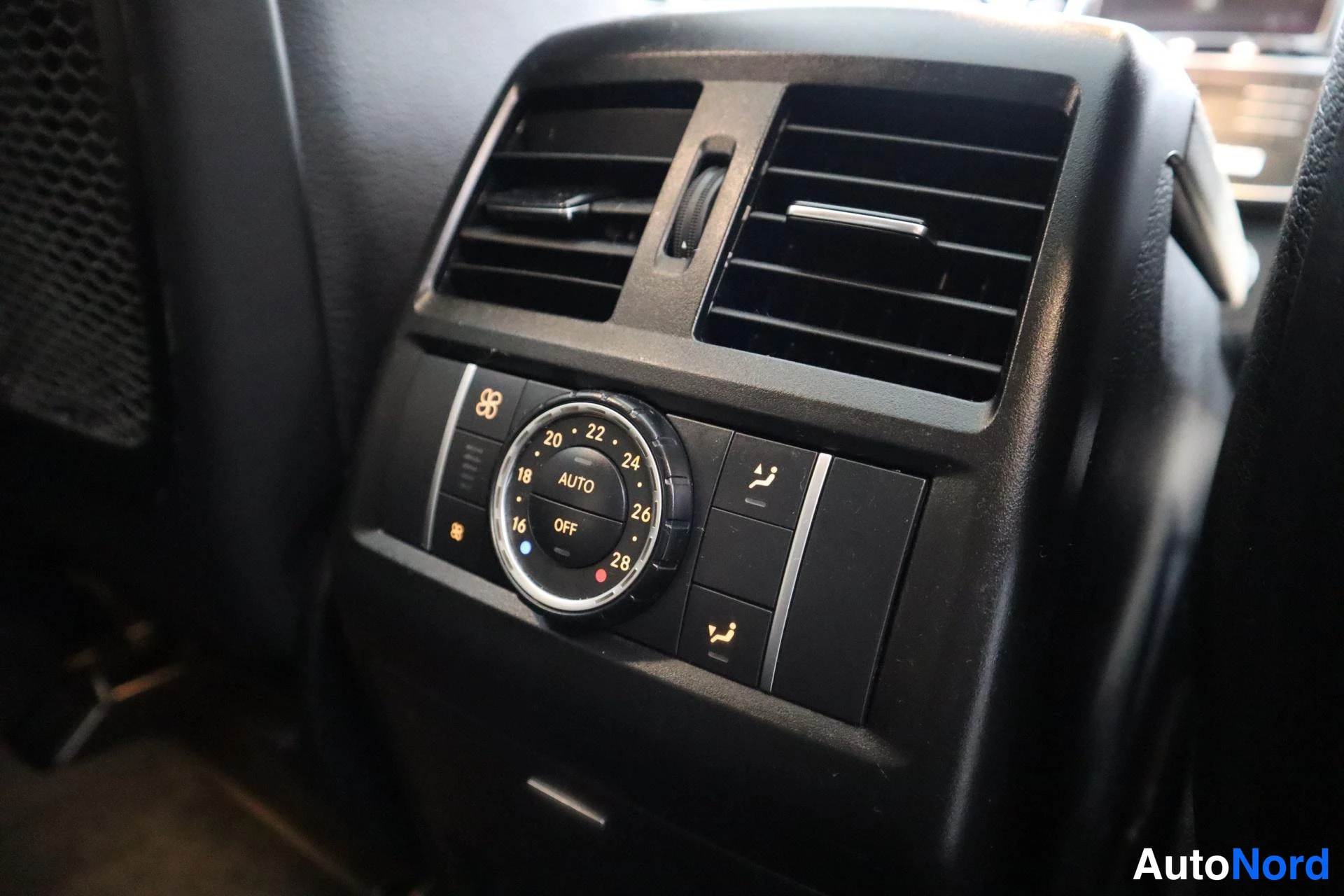 Valkoinen Mercedes-Benz GLE 43 2015, kuva 36