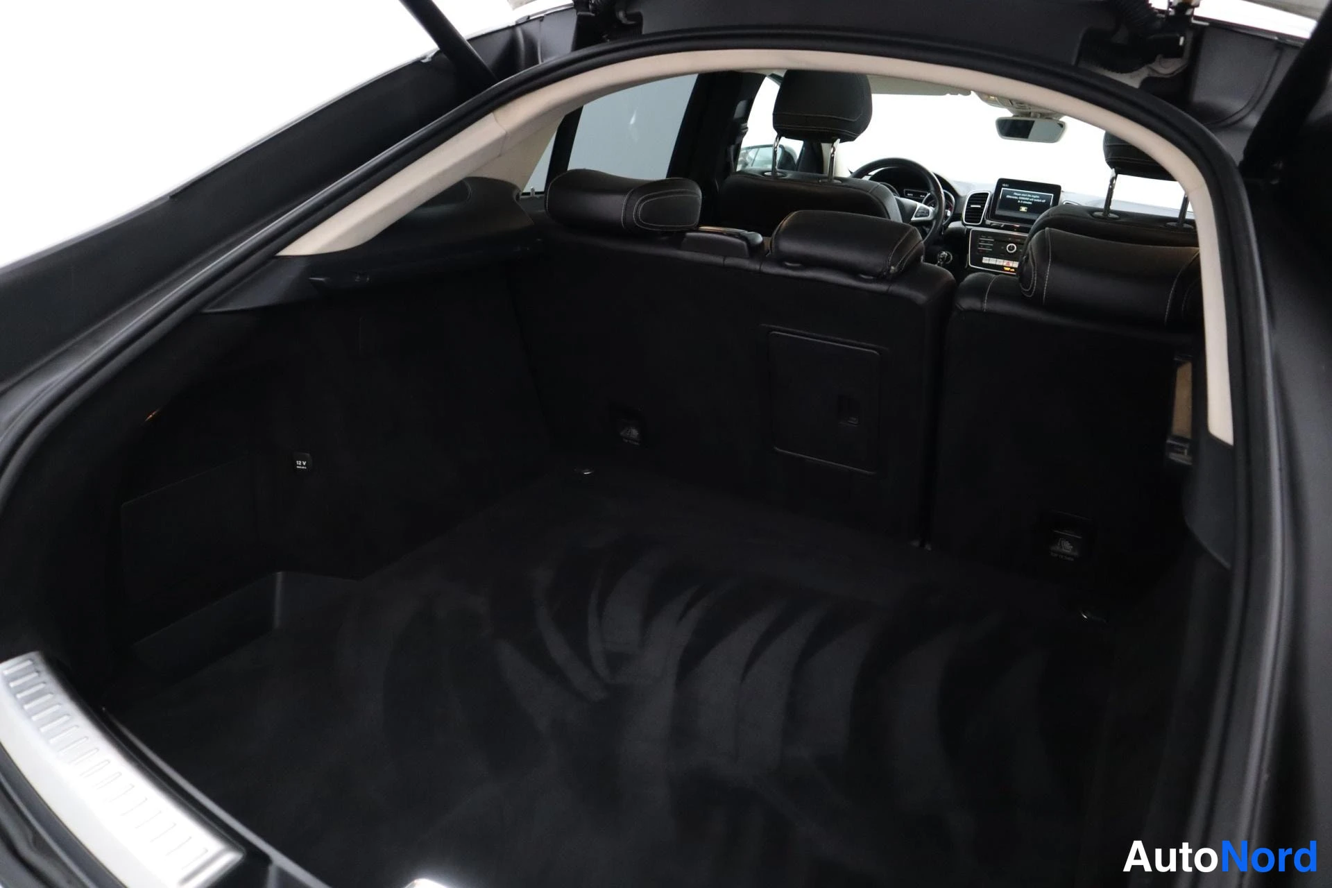 Valkoinen Mercedes-Benz GLE 43 2015, kuva 38