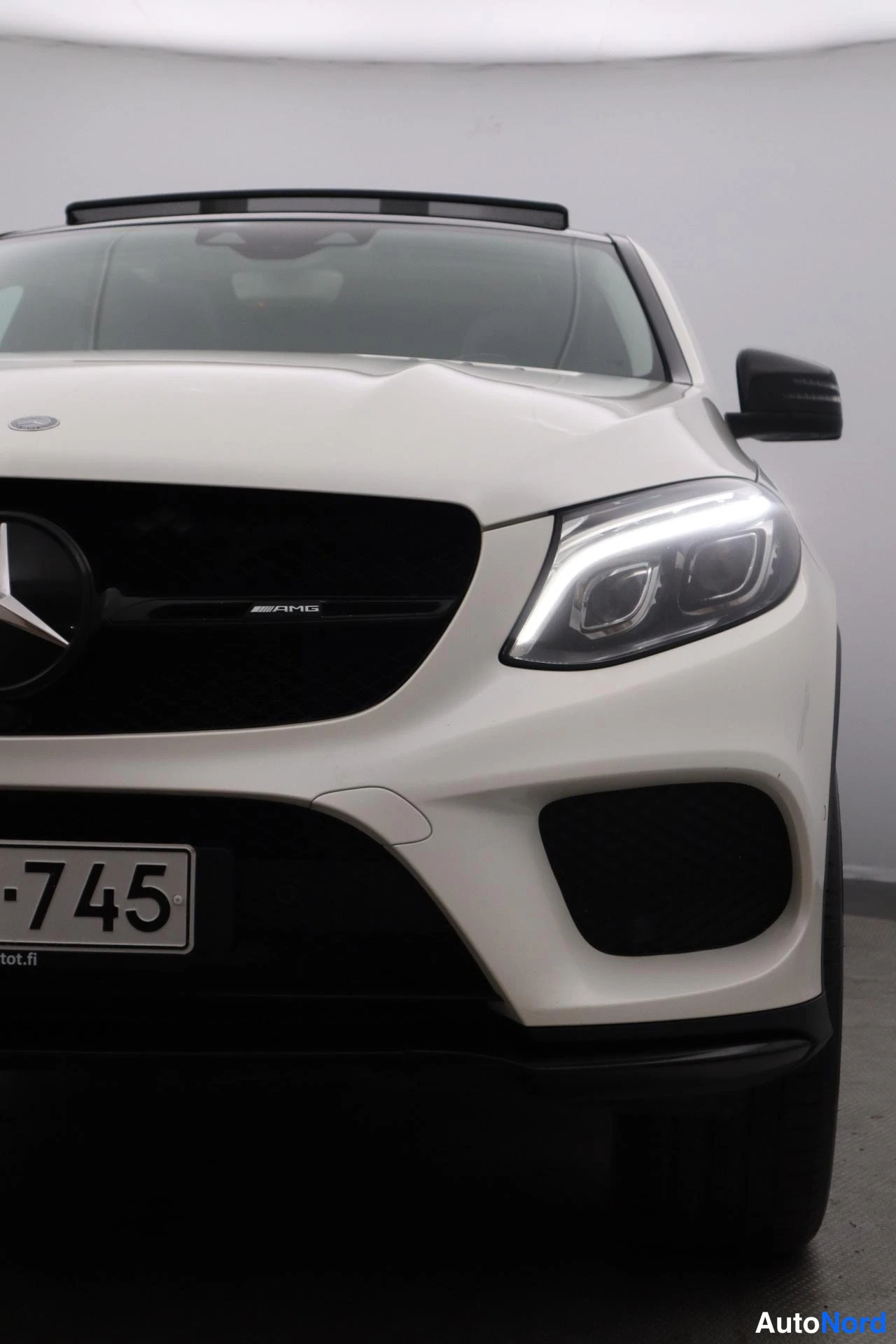 Valkoinen Mercedes-Benz GLE 43 2015, edestä, kuva 4