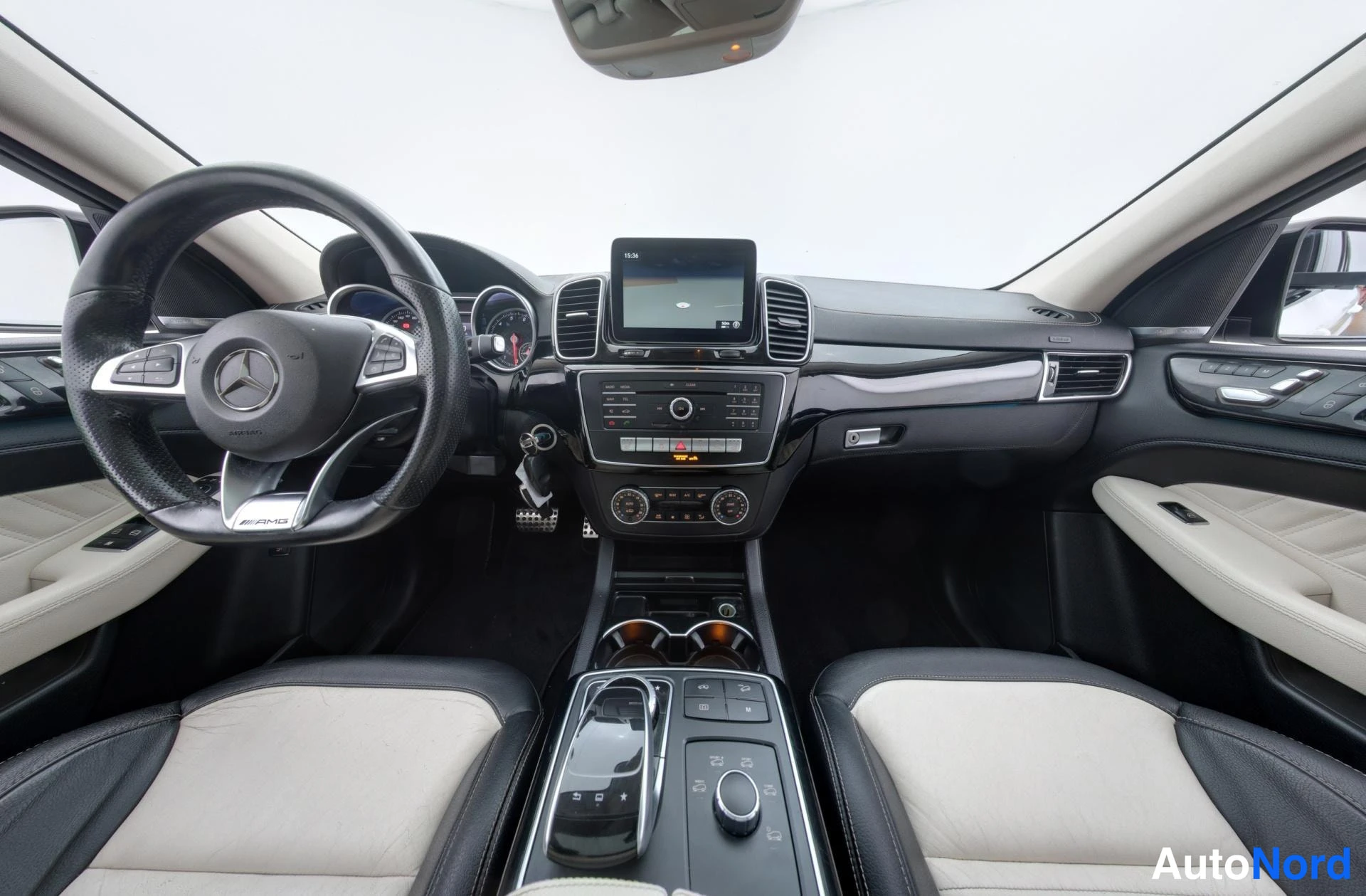 Valkoinen Mercedes-Benz GLE 43 2015, kuva 10