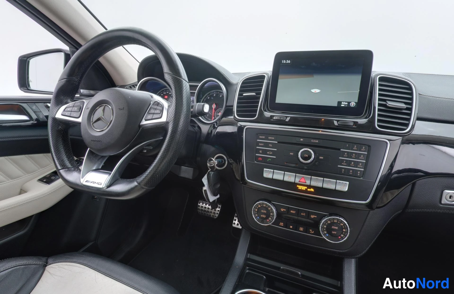 Valkoinen Mercedes-Benz GLE 43 2015, kuva 11