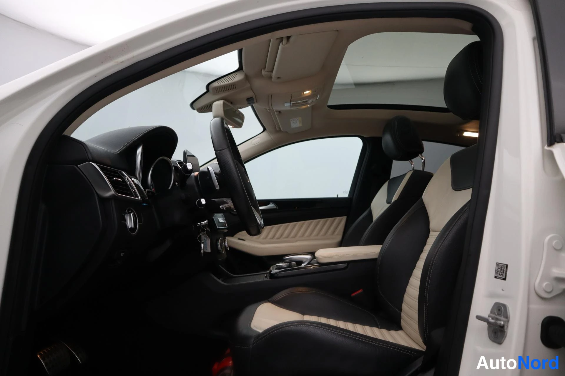 Valkoinen Mercedes-Benz GLE 43 2015, kuva 13
