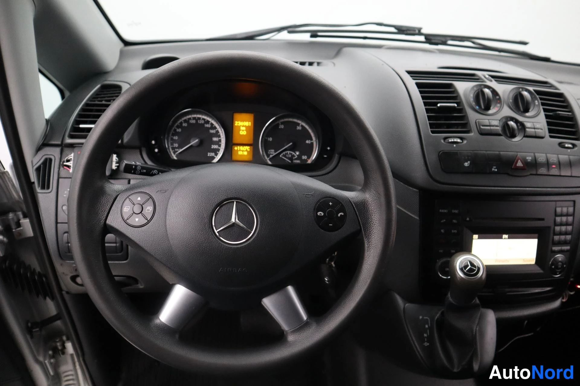 Hopea Mercedes-Benz Vito 2012, kuva 13
