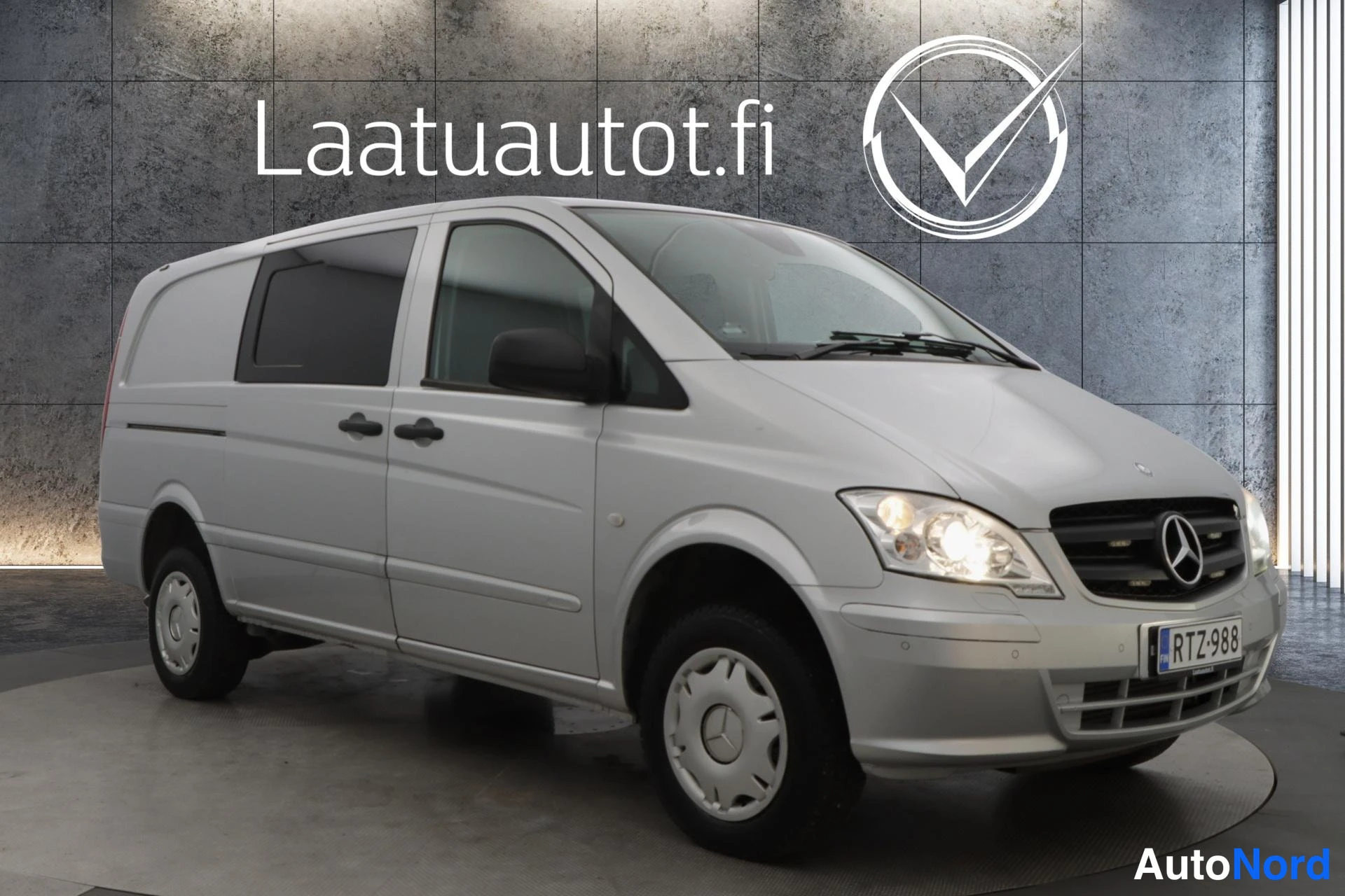 Hopea Mercedes-Benz Vito 2012, etuviisto, keula oikealle, kuva 2